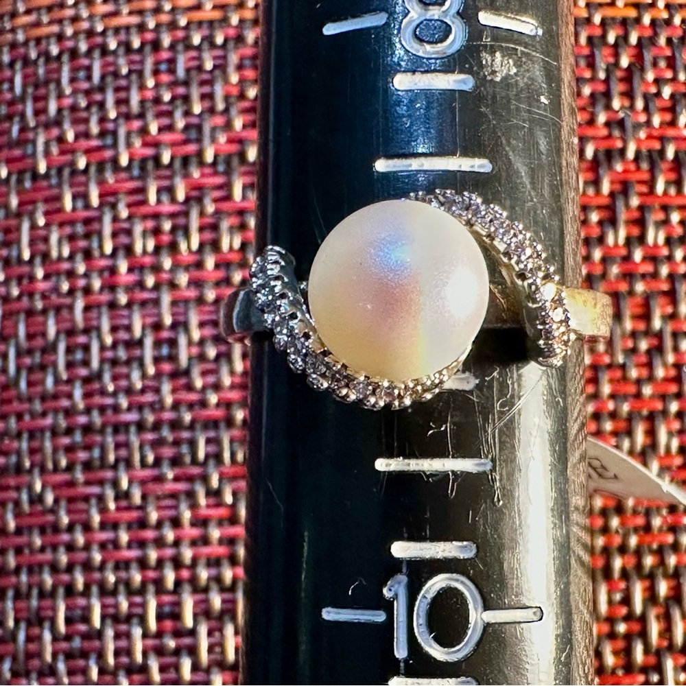 Fragrant Jewels Silver and Cream Pearl Ring